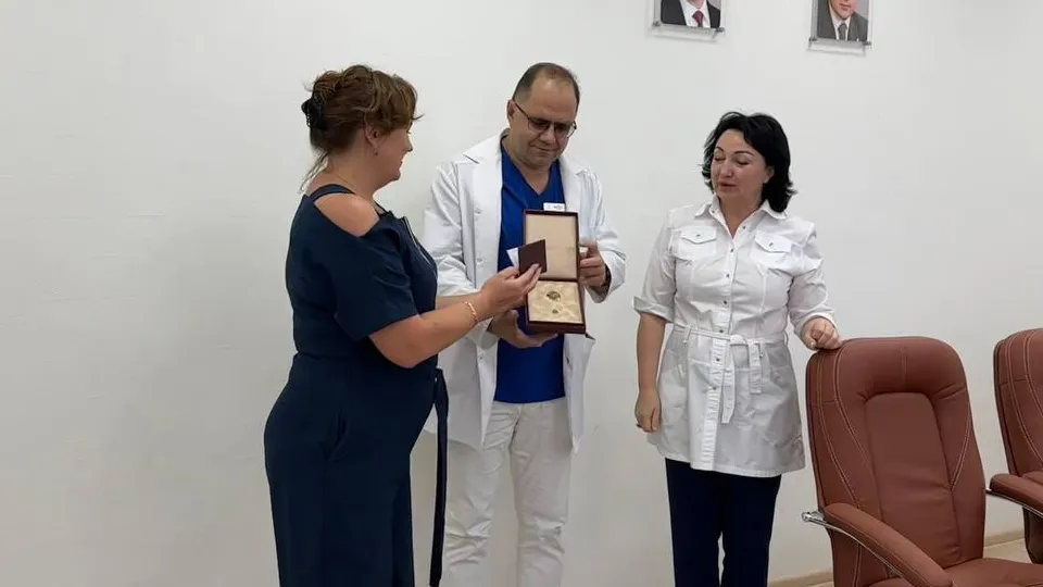 Фото: Электростальская центральная городская больница. В центре — онколог Евгений Клещев