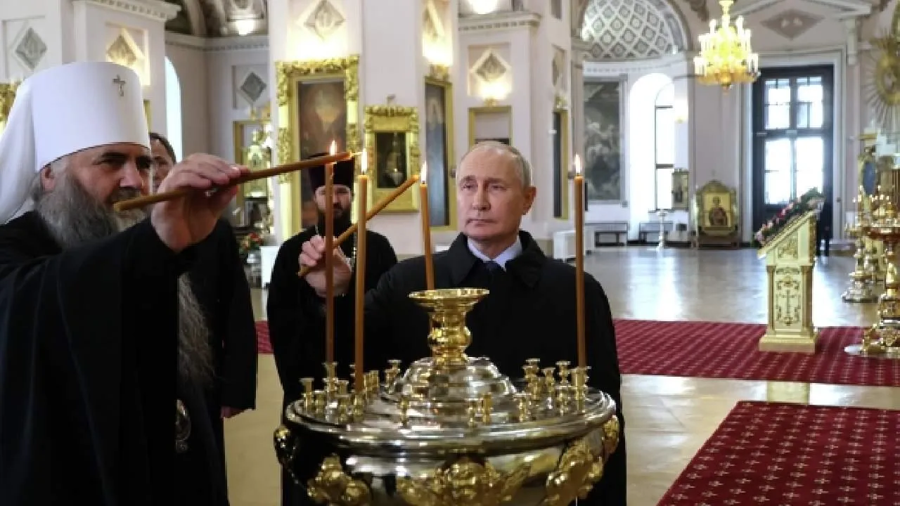 Президент Путин посетил Свято-Троицкий Серафимо-Дивеевский женский монастырь