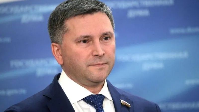 Депутат Госдумы назвал поездки за рубеж недопустимыми для госслужащих в данный момент
