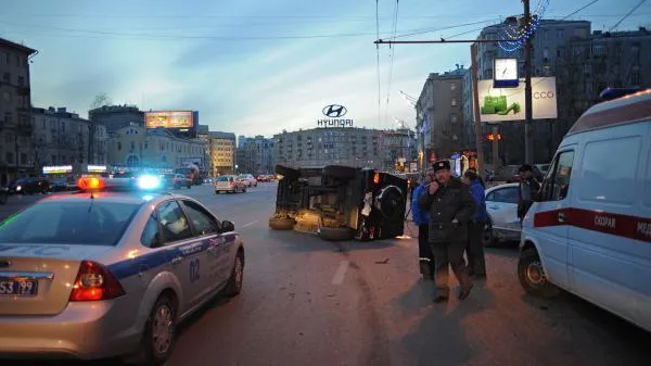 На севере Москвы в ДТП пострадали два человека