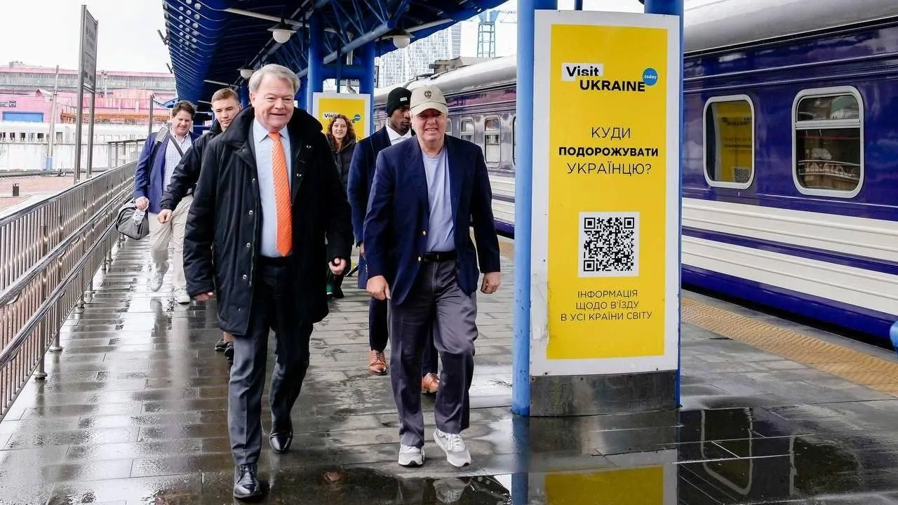 Инициатор помощи Украине в обмен на ее природные ресурсы сенатор Грэм прибыл в Киев
