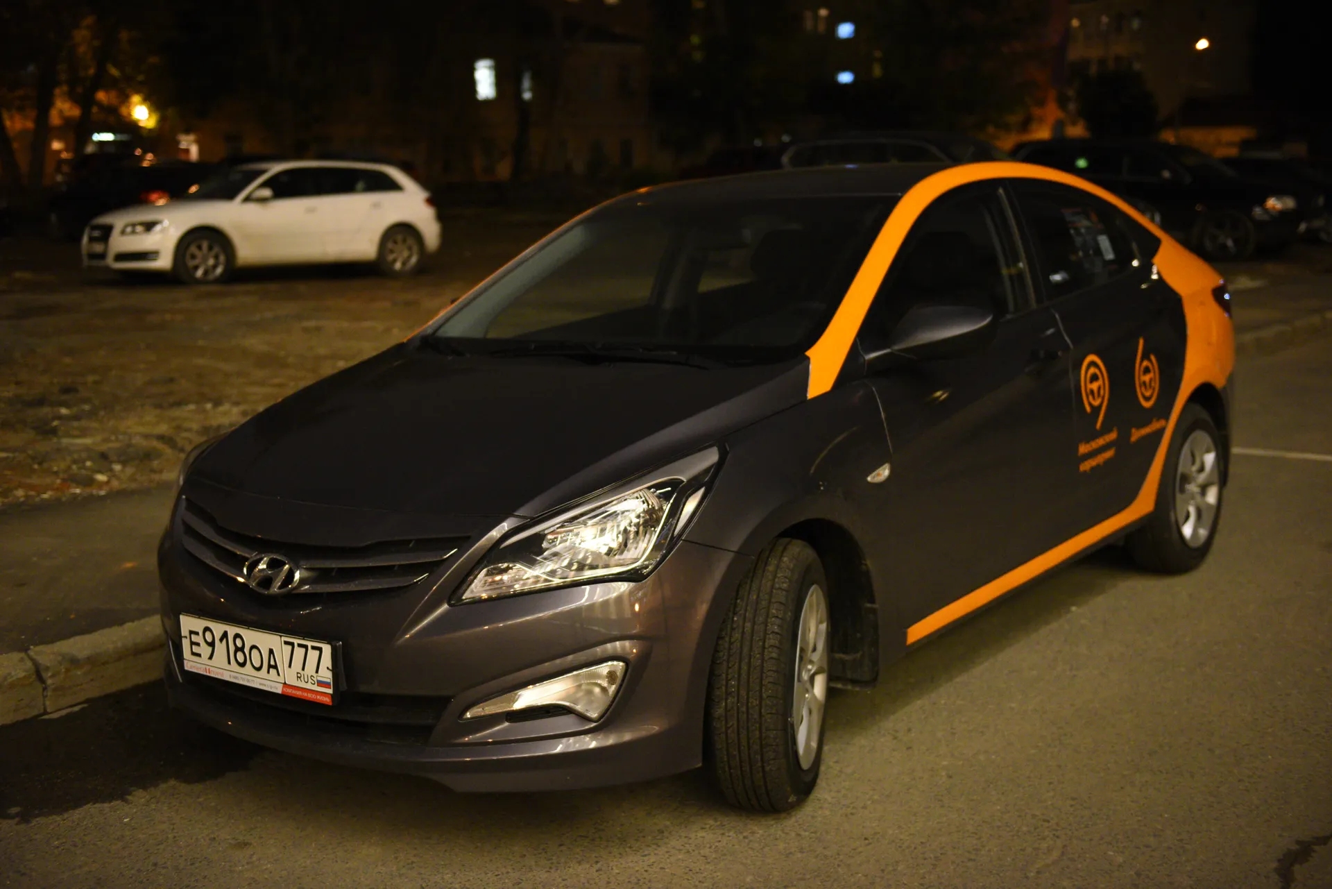 Сервис краткосрочной аренды автомобиля «Делимобиль» в Москве