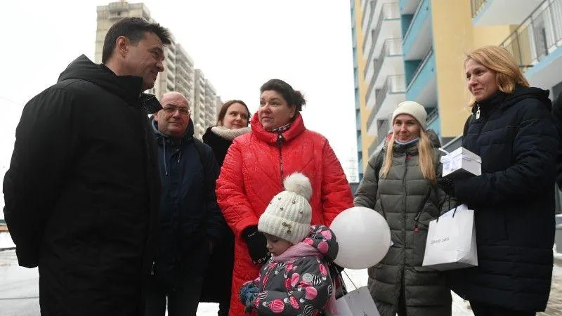 Губернатор поздравил дольщиков ЖК «Лобня Сити» с получением ключей