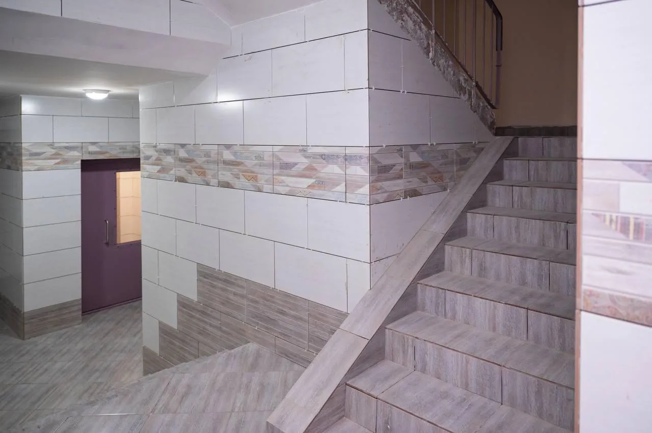 Отремонтированный подъезд. Фото:  ТГ-канал Алексея Спасского/https://t.me/alexeyspassky/6341