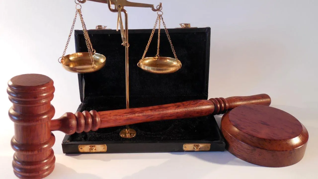 Суд заочно дал двум блогерам по 11 лет за фейки об армии
