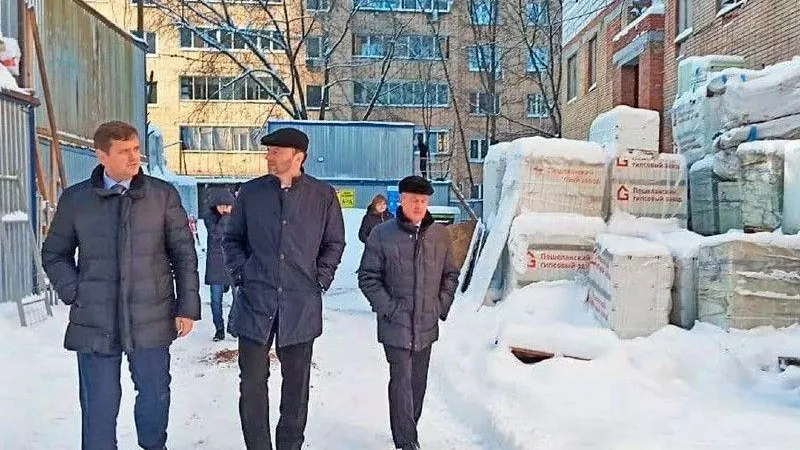 Глава округа проверил ход реконструкции Удельнинской поликлиники Раменского округа