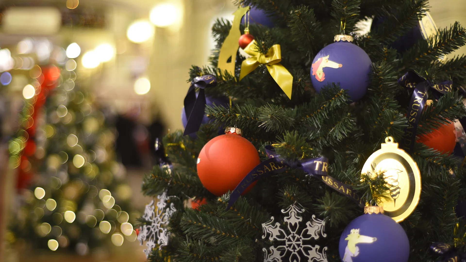 Подготовка к Новому году в Москве