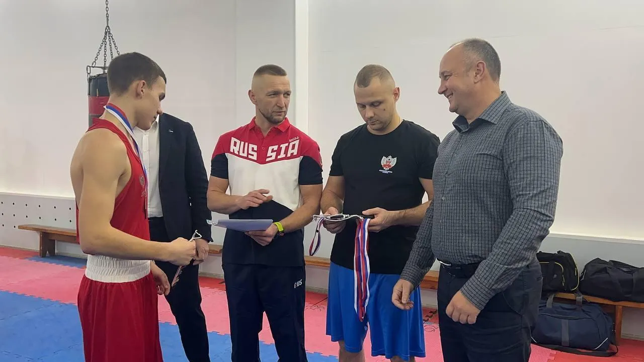 Глава Егорьевска наградил боксеров, завоевавших восемь медалей разного номинала