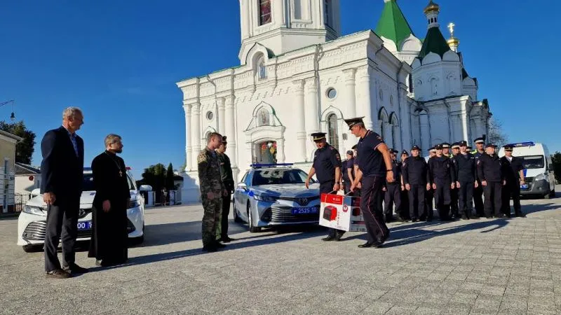 Подмосковные полицейские передали в зону СВО дизельный генератор