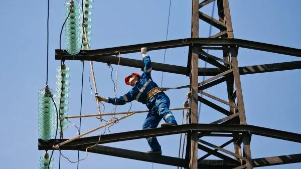 Подмосковные энергетики восстанавливают нарушенное непогодой электроснабжение