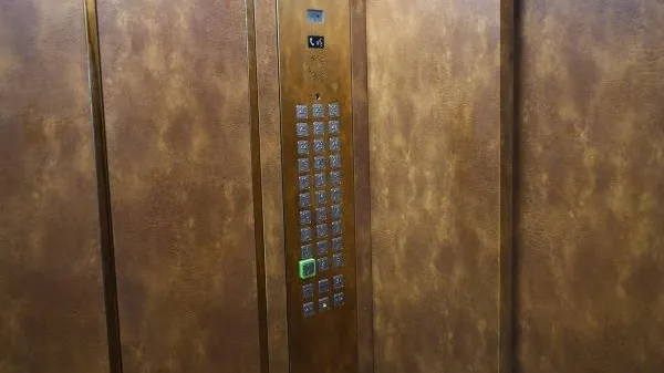 В Чикаго лифт упал с высоты 95-го этажа