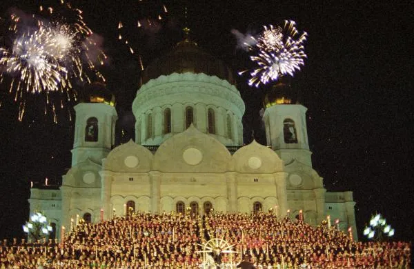 Москва, сентябрь 1997 года. Празднование 850-летия Москвы. Фейерверк над храмом Христа Спасителя