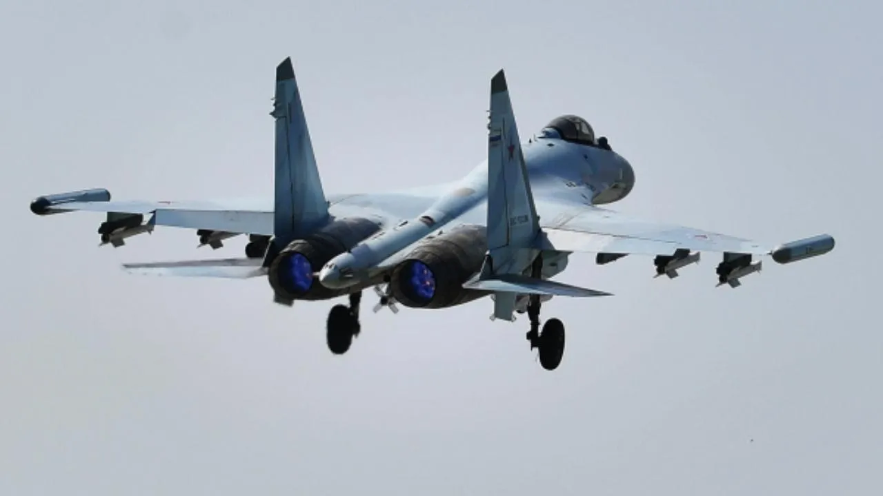 Российский истребитель обнаружил и уничтожил ракетами украинский самолет