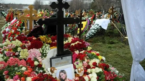 Журналисты выяснили, что происходит на могиле Юлии Началовой