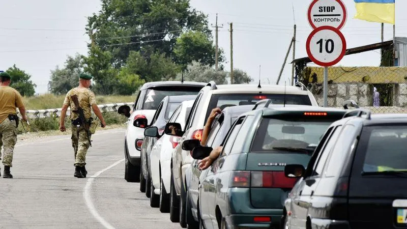 Верховная Рада отменила штрафы для жителей Донбасса, въезжающих через РФ
