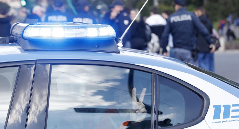 В Италии арестовали женщину, заставлявшую сына отправлять ей нюдсы