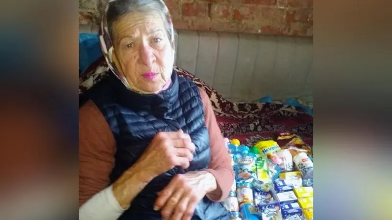 Волонтеры из Подольска помогли одинокой пожилой женщине, скромно живущей в неотапливаемом доме