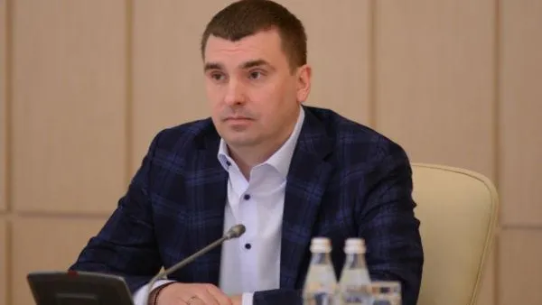 Зампред Кузнецов посетил торжественную линейку в гимназии Люберец