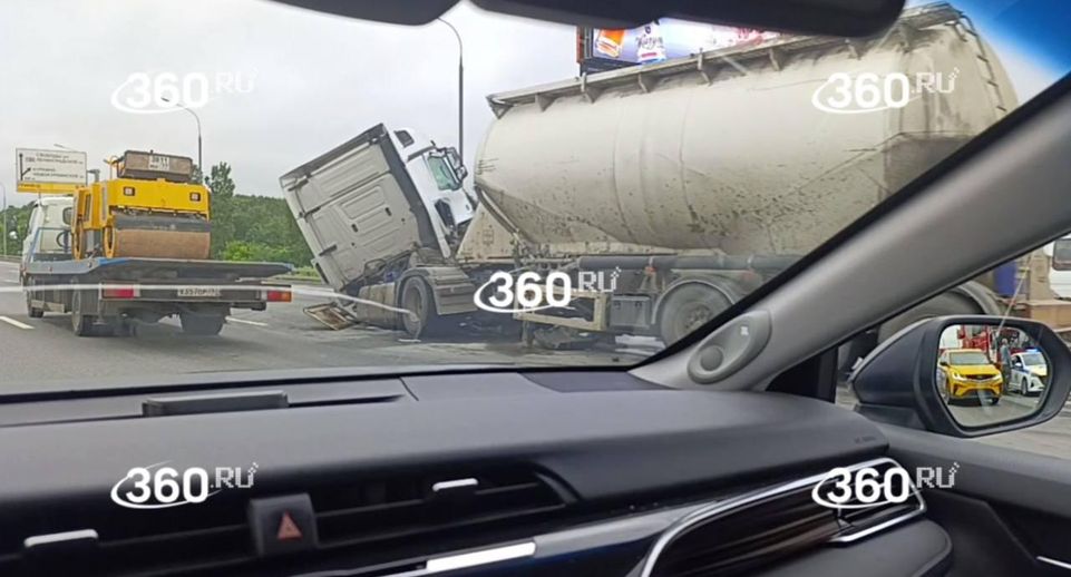 Человек погиб в аварии с 2 грузовиками на трассе М-5 в подмосковных Луховицах