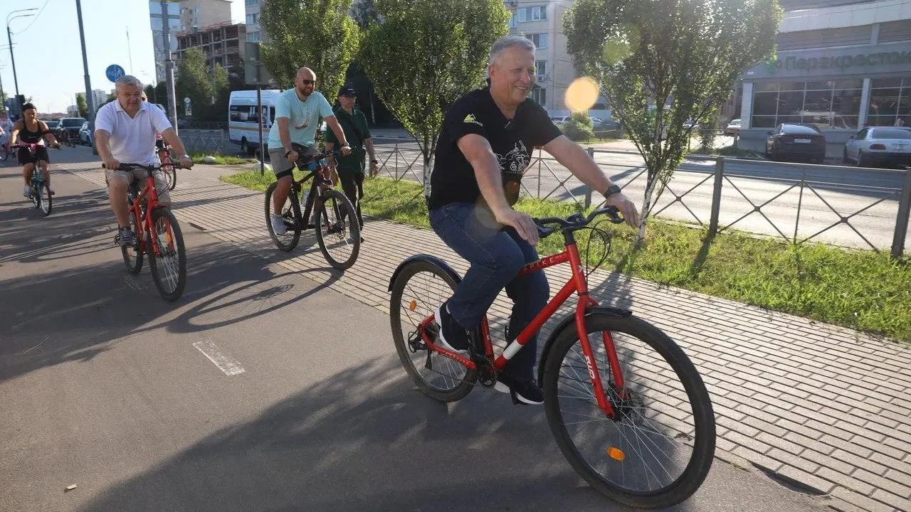Утренний объезд по велодорожкам провели сотрудники администрации подмосковных Мытищ