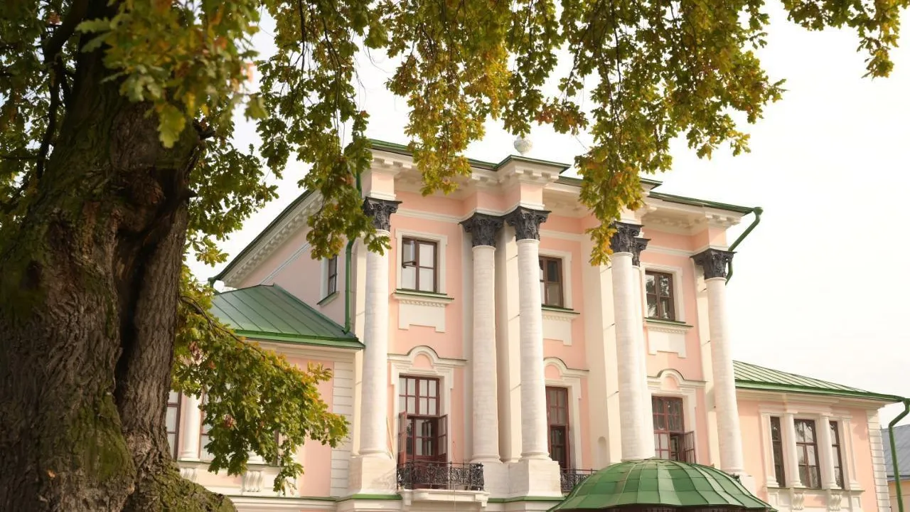 В Воскресенске продолжается реконструкция главного дома усадьбы Кривякино