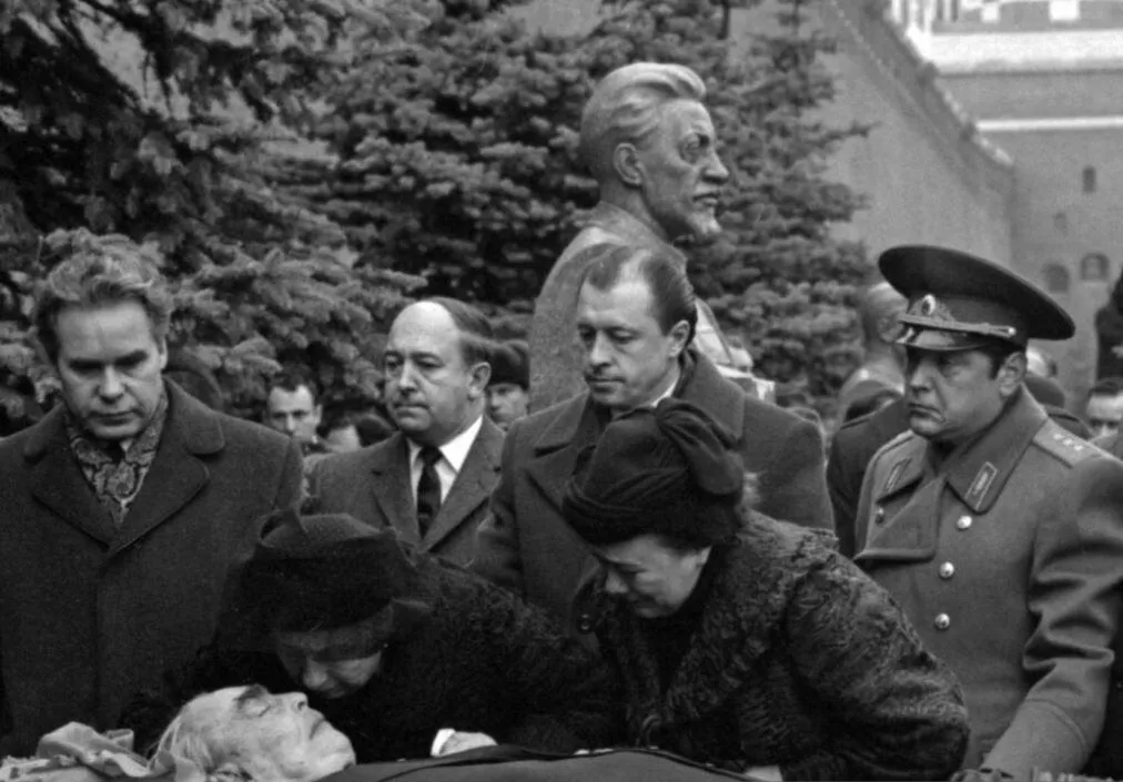 Галина и Вера Брежневы на похоронах Леонида Ильича