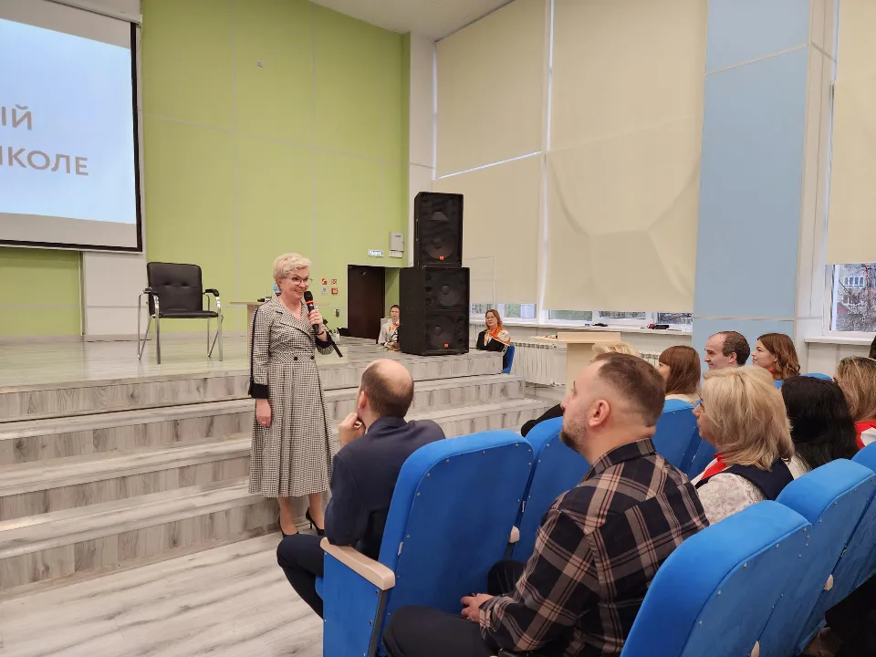 Елена Митькина выступает перед участниками семинара.&nbsp;Фото: REGIONS/Ольга Аввакумова