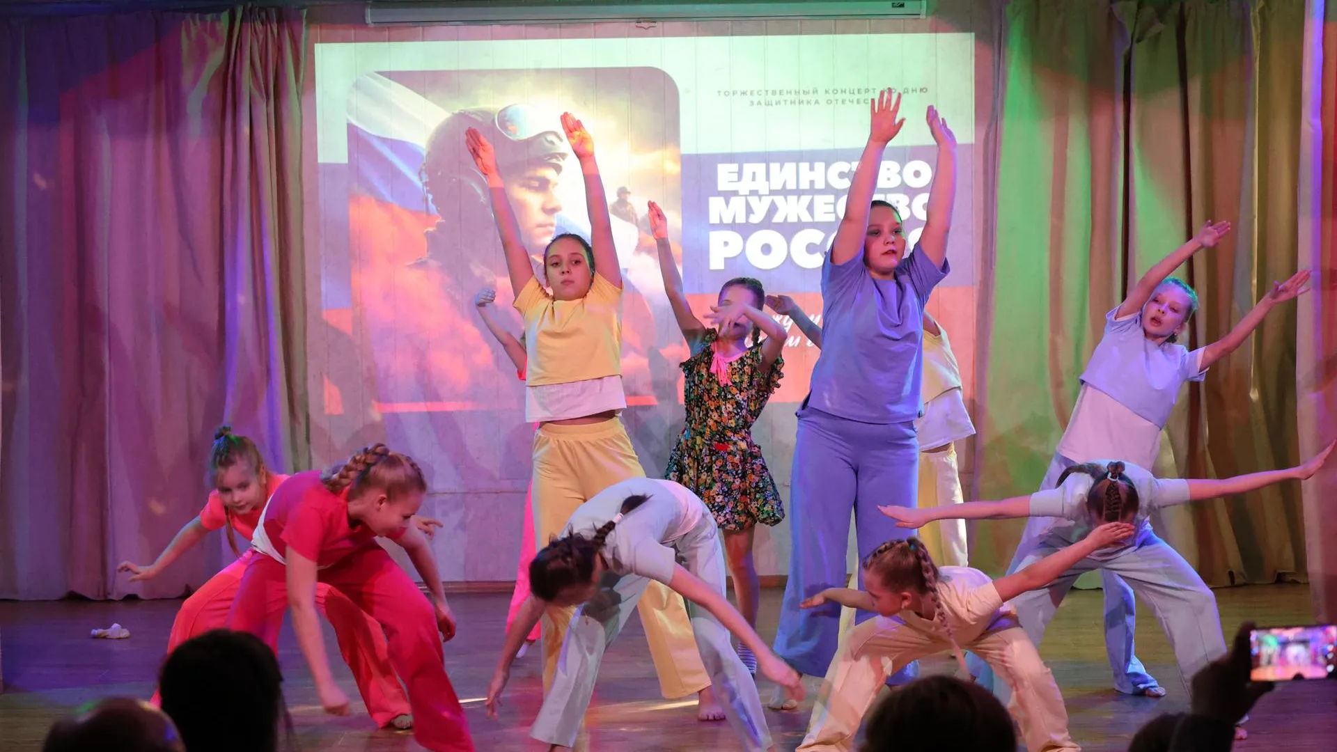 Павловский Посад ярко и трогательно поздравил защитников с праздником