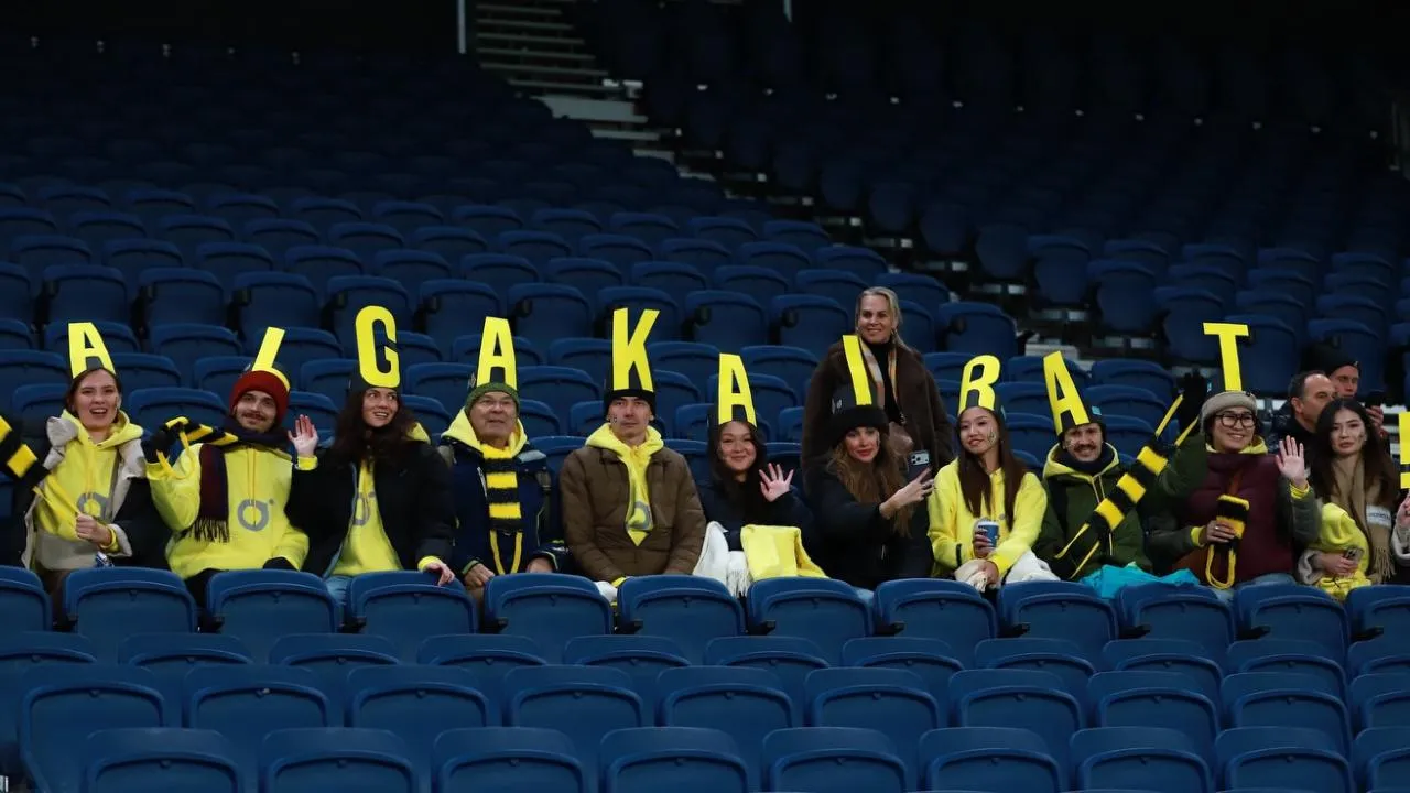 Болельщики «Кайрата» получили подарки от «Копенгагена»