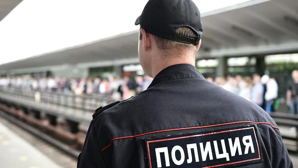 Вандал поджег георгиевскую ленту с буквой V и флагом РФ в Кисловодске