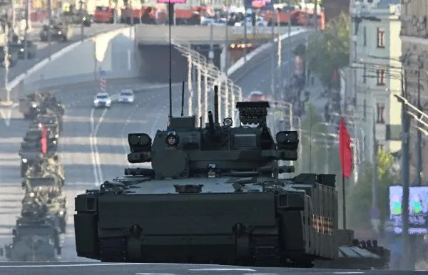 Боевая машина пехоты на гусеничной платформе «Курганец-25» на репетиции парада в честь 80-й годовщины Победы в Великой Отечественной войне