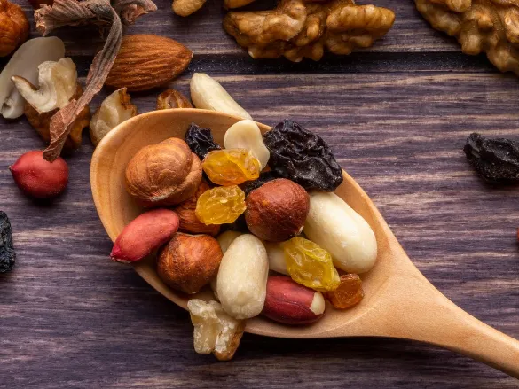 Так выглядит 40 грамм орехов. Фото: freepik.com