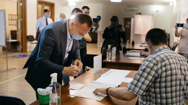 Глава Ленинского городского округа Алексей Спасский сегодня принял участие в Общероссийском голосовании по поправкам в Конституцию РФ