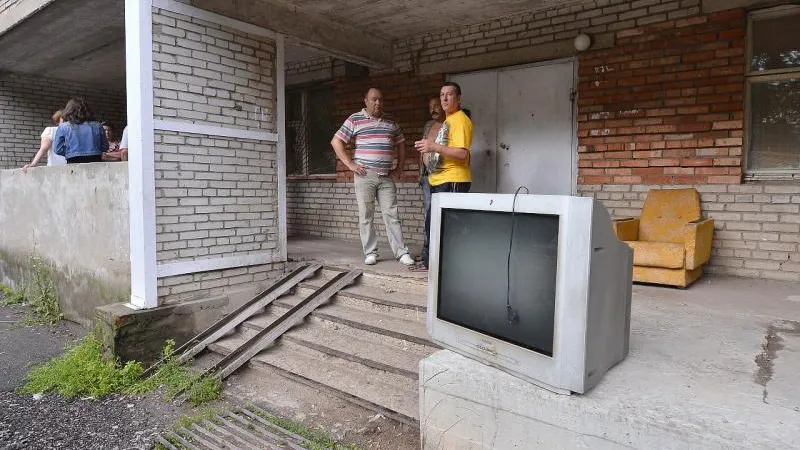 Из бывшего общежития в поселке Спартак выгоняют жильцов