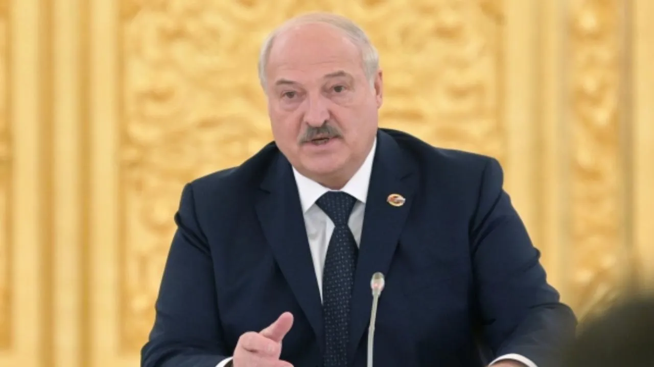 Президент Белоруссии дал приказ привести армию в полную боеготовность