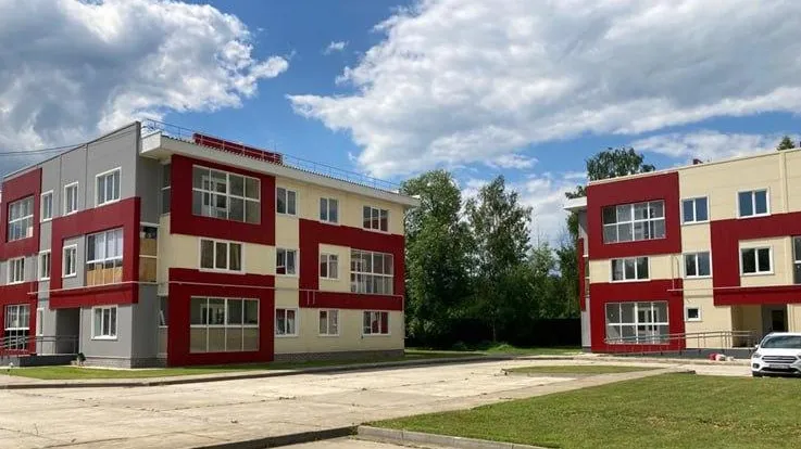 Дома для переселенцев из аварийного жилья возвели в Талдомском округе