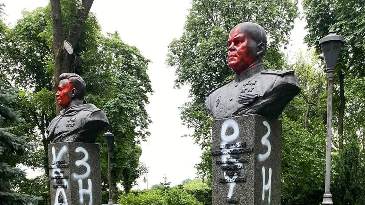 «Неуважение к подвигу тех, благодаря кому эти преступники родились»: в Киеве осквернили бюсты советских партизан