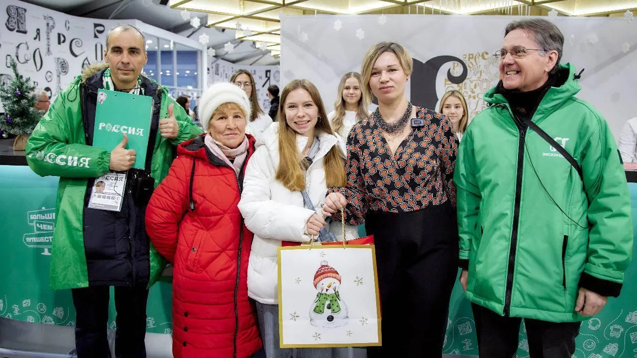 Жительница Подмосковья стала стотысячным гостем экскурсии в рамках программы «Больше, чем путешествие»