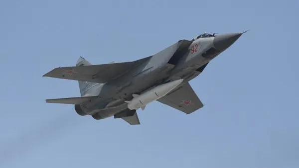 МиГ-31 с ракетой «Кинжал»