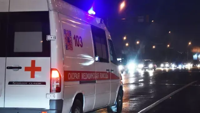 Семь детей переломали себе ноги при обрушении ледяной горки в Хакасии