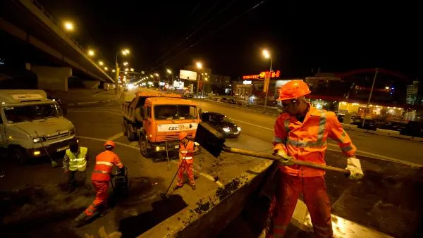 Воробьев поручил оперативно заделать яму на дороге в Протвино