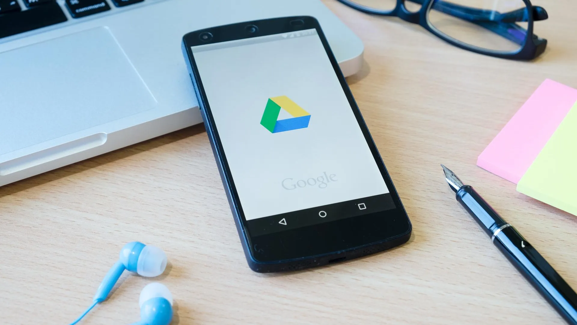 Аналитик Парфентьев пояснил, каким образом Google станет выплачивать астрономический штраф