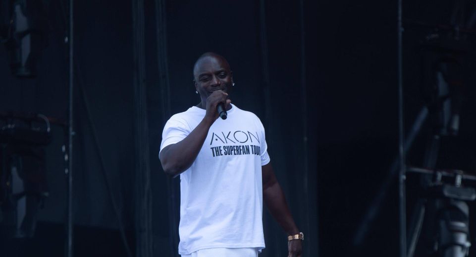 В ледовом дворце «Айсберг» в Сириусе объявлена эвакуация с концерта Akon