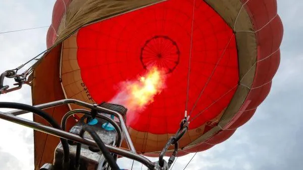 Воздушный шар упал на дом в Новой Зеландии