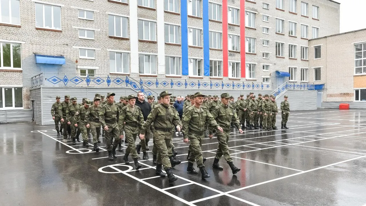 Желающие служить по контракту могут обратиться в специальный центр в Балашихе