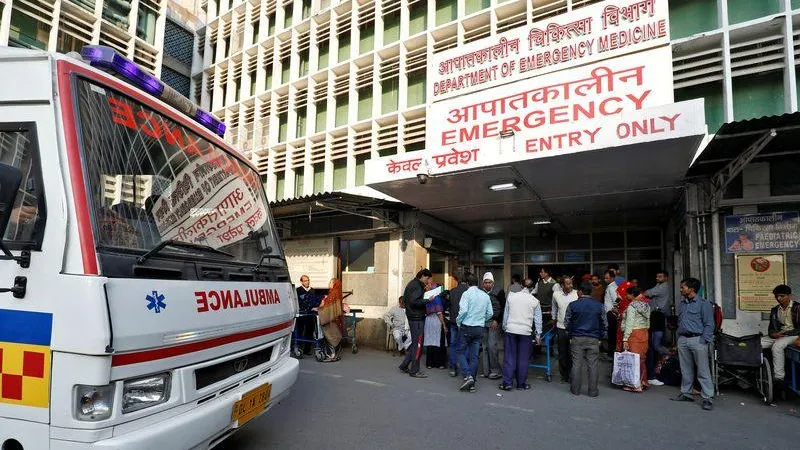 В Индии от ударов молний за сутки погибли 49 человек