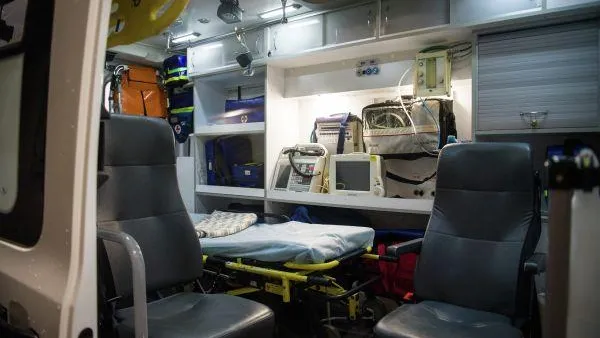 Два автомобиля столкнулись в Москве, есть пострадавшие