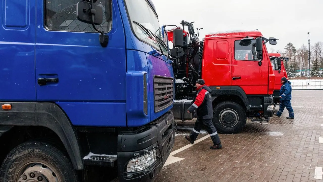 Автопарк Запорожья пополнился новой партией спецтехники для уборки мусора