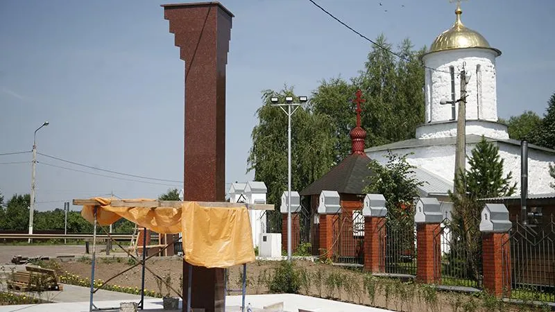 В Каменском установили стелу, посвященную прошедшим там битвам