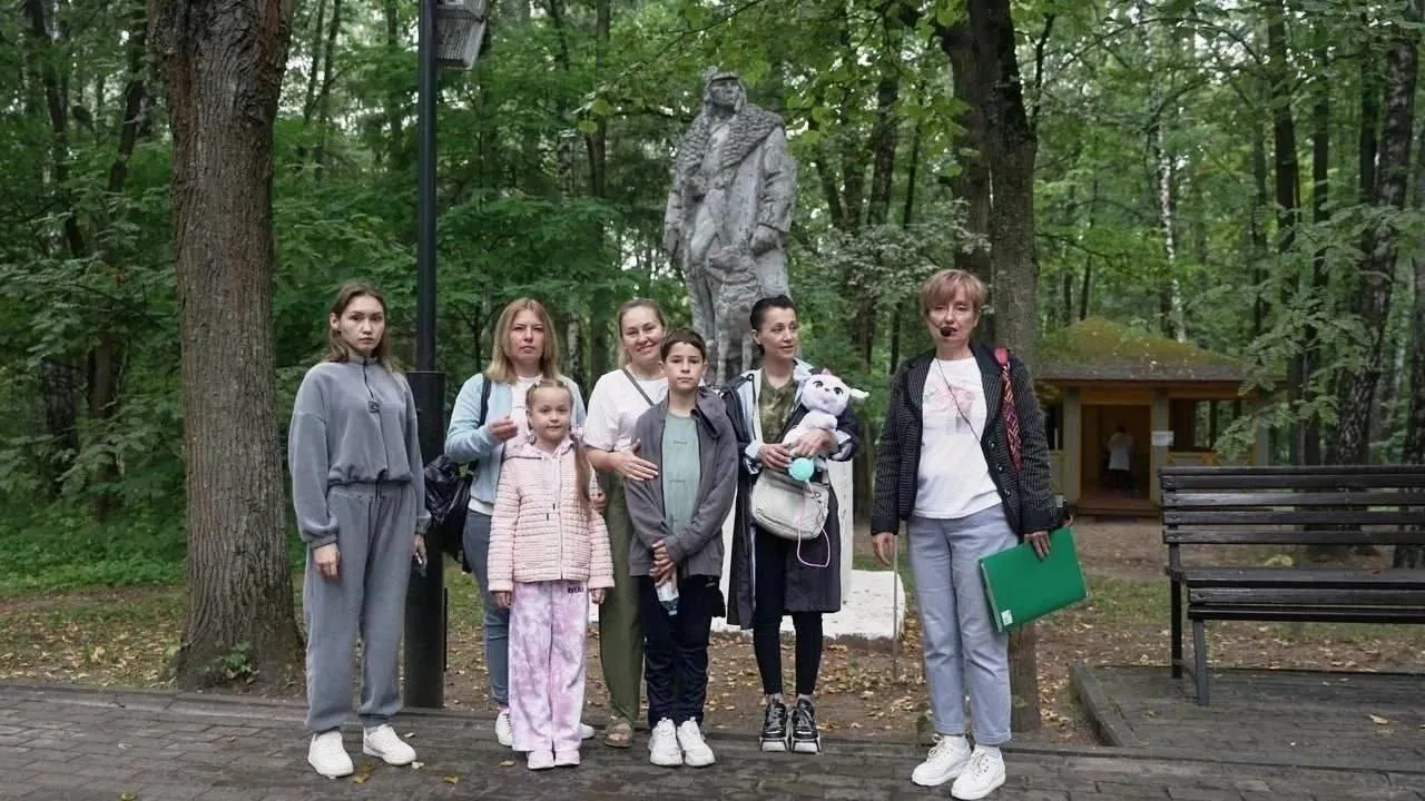 В Красногорске для семей бойцов СВО провели краеведческую прогулку